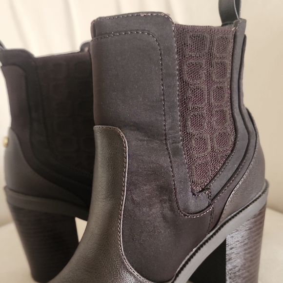 Guess women's ankle boots
Dark brown Size 8M - Picture 8 of 11